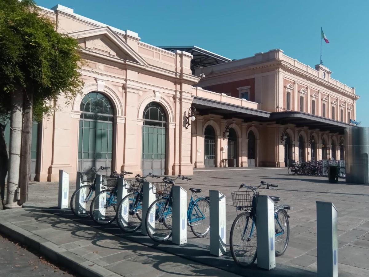 Parma Express Residenza III Front Train Station & Privat Parking Before Ceckin III Πάρμα Εξωτερικό φωτογραφία